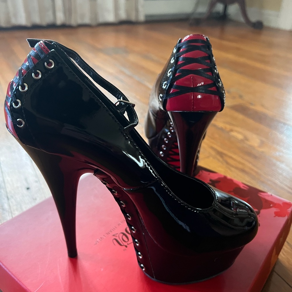 Women’s Platform Pumps